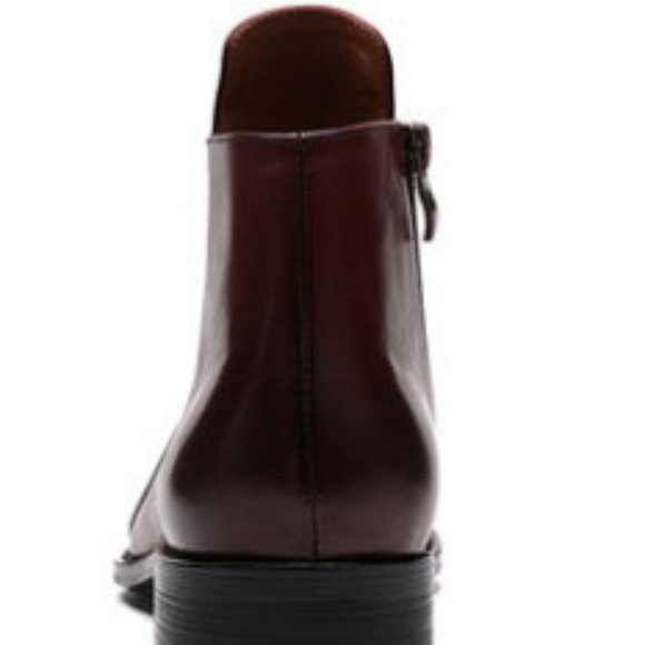 Pointed plush leather boots main image 3